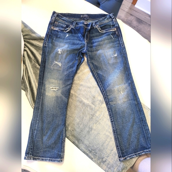 Silver Suki Destructed Denim Capri 33 - Picture 1 of 8